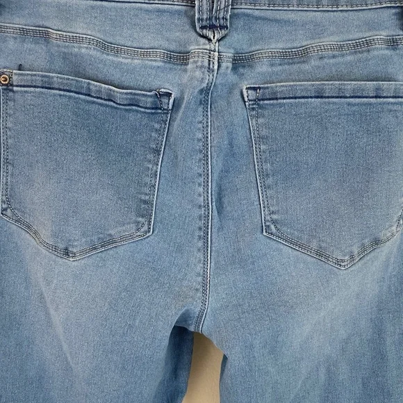 Light Wash High-Rise Skinny Jeans - Women's - Picture 7 of 14